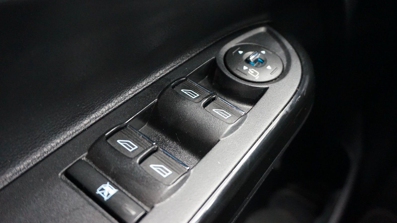Fahrzeugabbildung Ford B-Max Titanium 4,9 Liter / 100 Km
