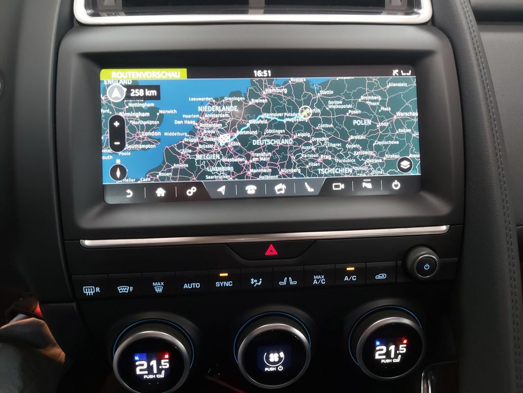 Jaguar E-Pace E-PACE AWD S PANO LEDER TOTW NETTO 23.200