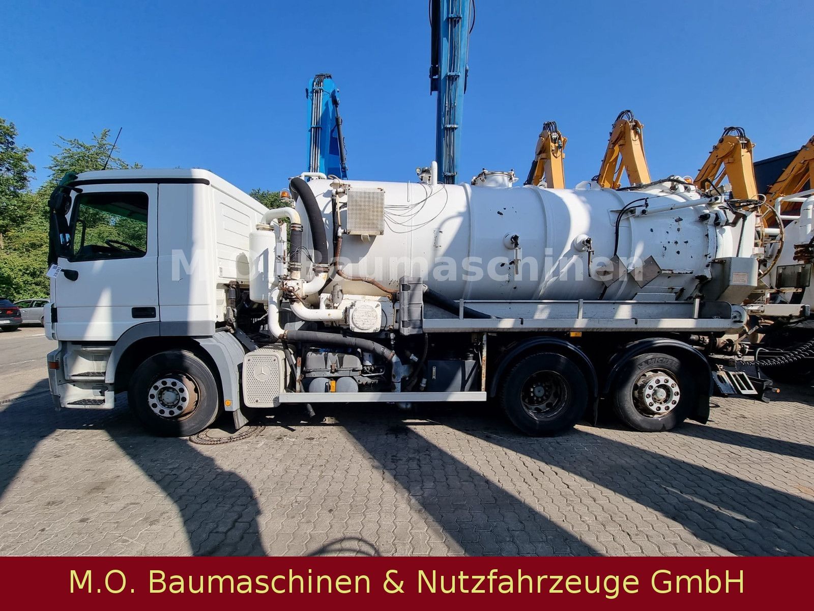 Fahrzeugabbildung Mercedes-Benz Actros 2541 / Saug- & Spühlwagen / 11.000 L /ADR