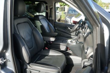 Mercedes V 220 - 8