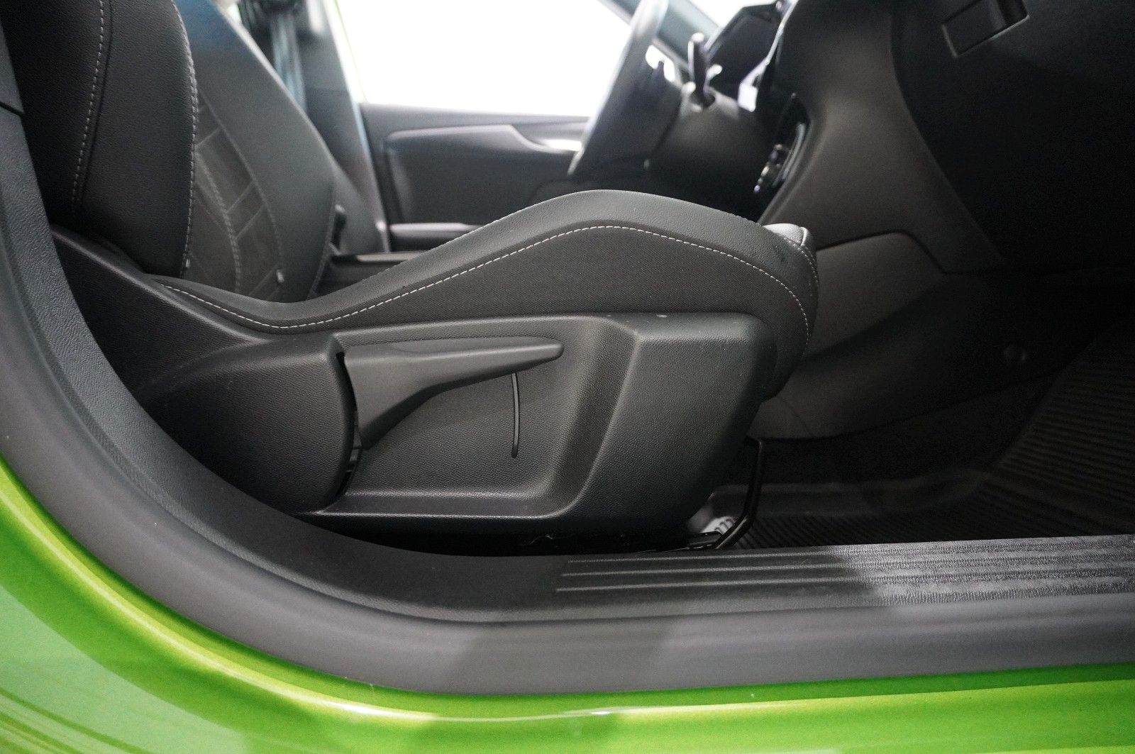 Fahrzeugabbildung Opel Mokka 1.2T ULTIMATE NAVI/LED/KAMERA/SPORT/DAB+