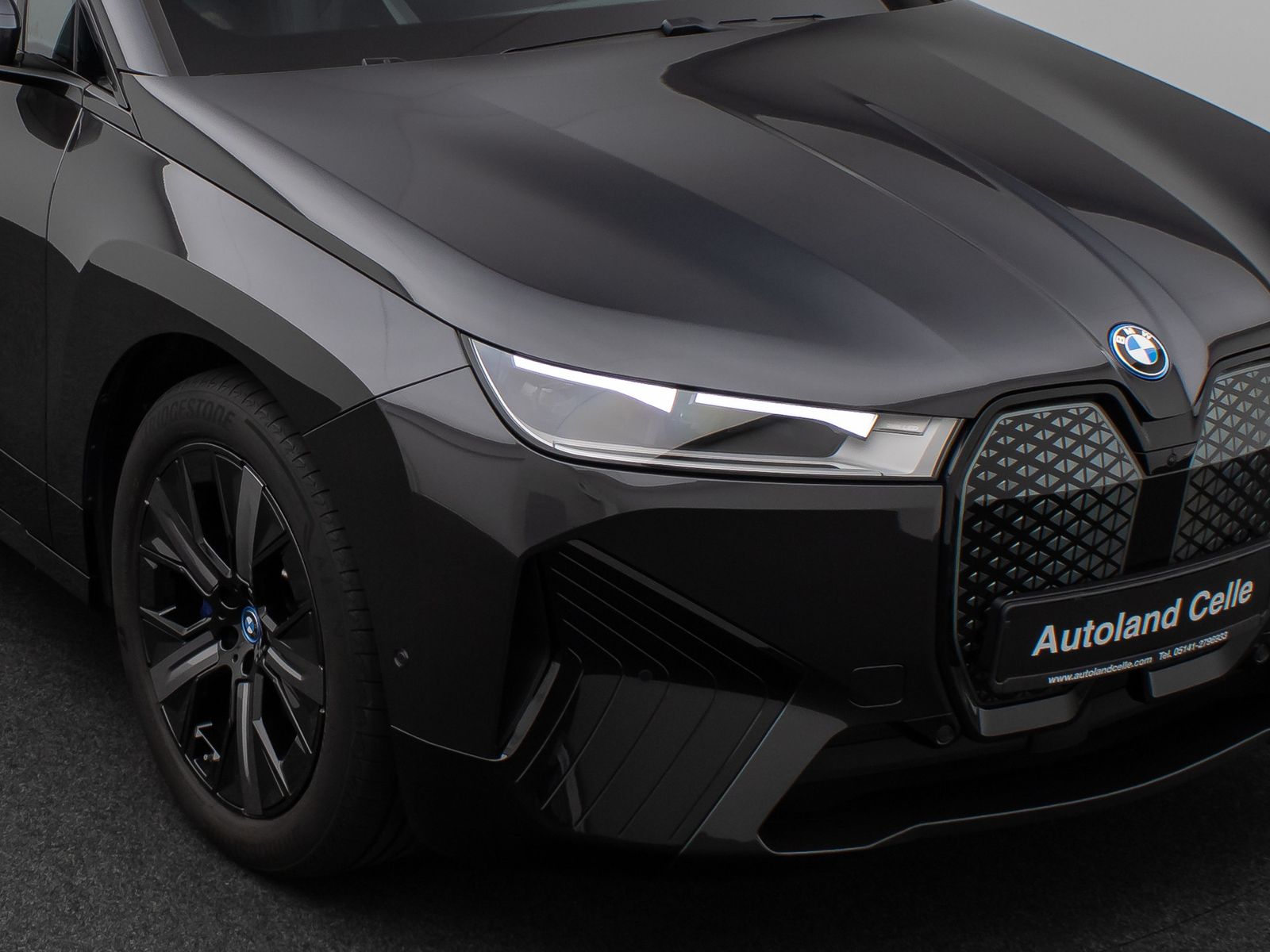 Fahrzeugabbildung BMW iX xD40 Sportpaket360°DAB H/K ACC AHK Komfort