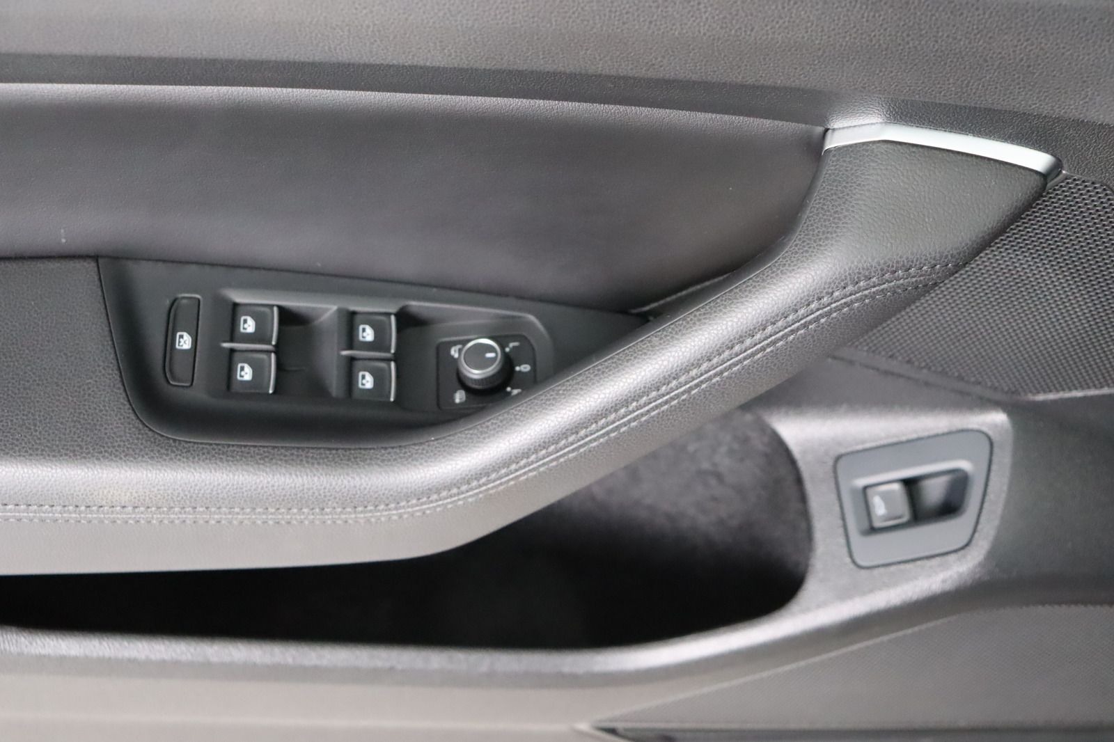 Fahrzeugabbildung Volkswagen Passat Variant 2.0 TDI Highline BlueMotion DSG