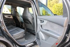 AUDI SQ7 / HUD / LED / PANO / MATRIX / 22-ZOLL