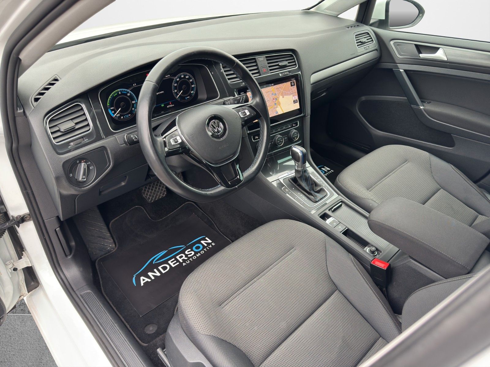 Fahrzeugabbildung Volkswagen GOLF E COMFORT VIRT KAM SHZ LED ALLWET PDC