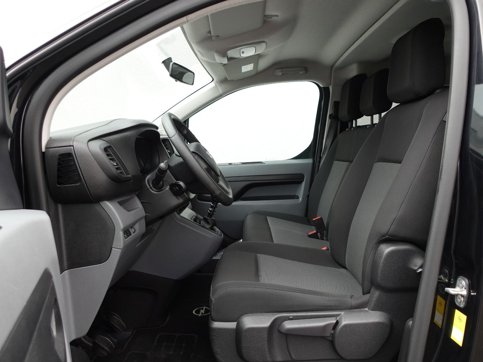 Fahrzeugabbildung Opel Vivaro Kombi 1.5Diesel L2 - PDC,Heckflügeltüren