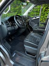 Volkswagen T6 Multivan mit neuem Motor (18.000km) - mit Diesel-Antrieb: Kleinbus, Motor