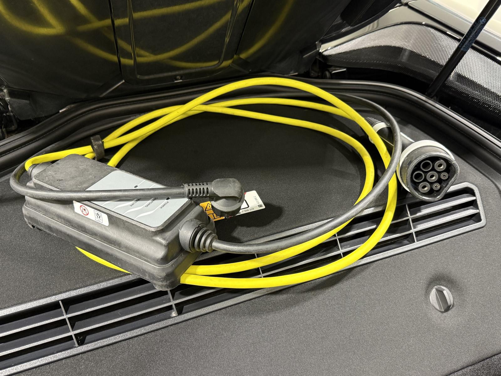 BMW i8 Roadster HUD HK Laser DA WLAN