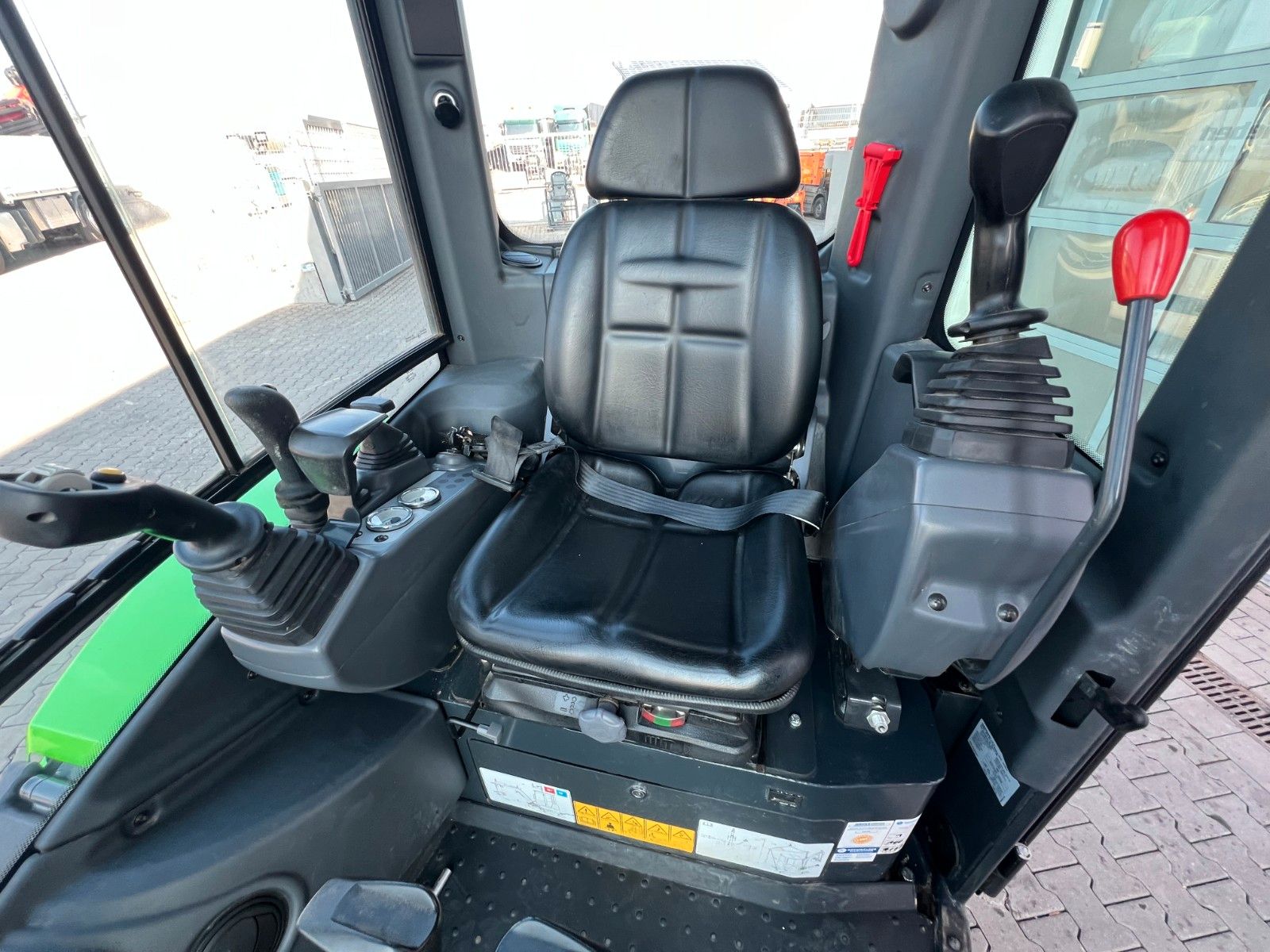 Fahrzeugabbildung Eurocomach 25ZT / nur 316h! / 2021/ Löffelpaket