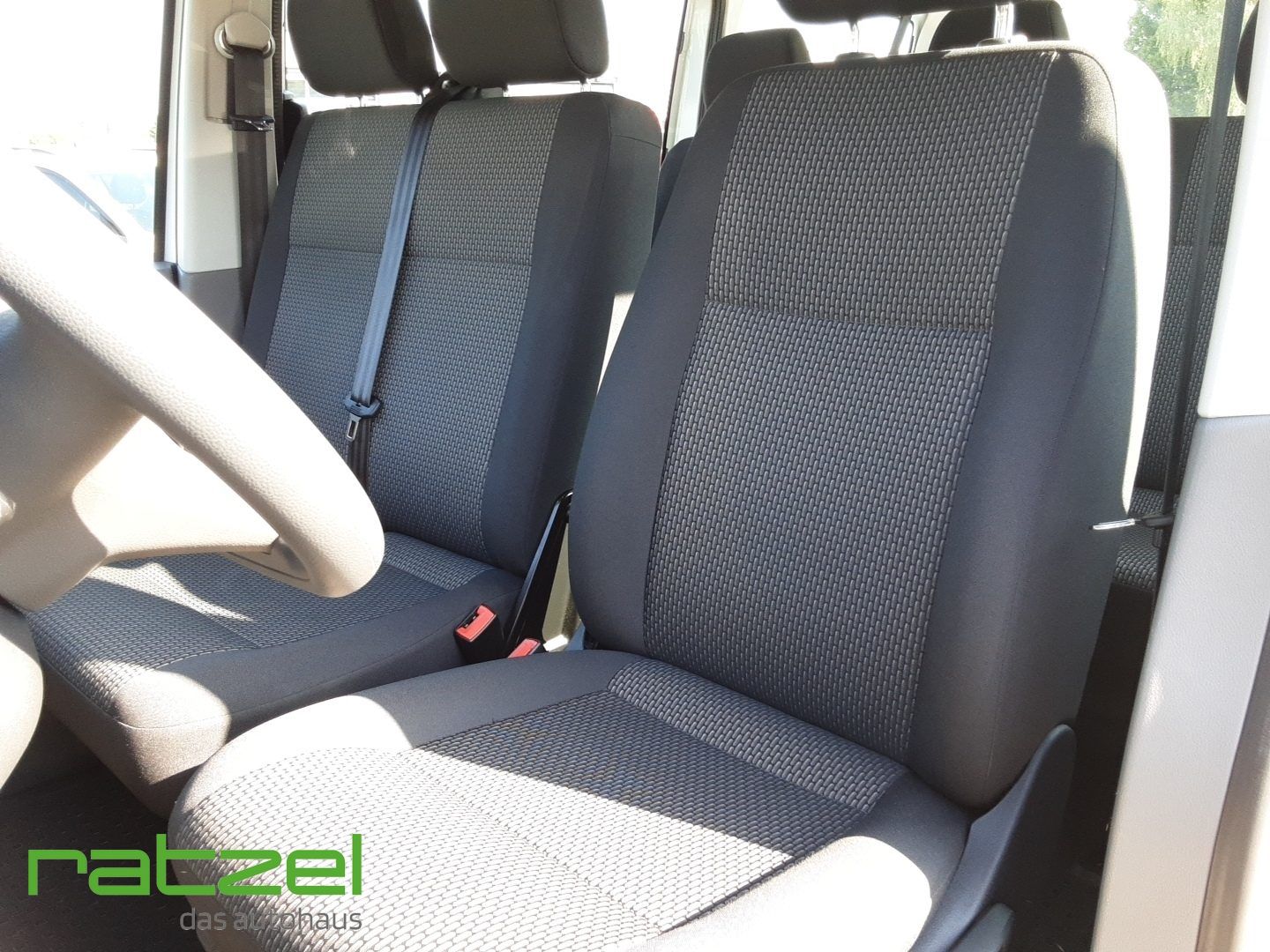 Fahrzeugabbildung Volkswagen T6.1 Kombi KR 2.0 TDI 9-Sitzer Anhängerkupplung