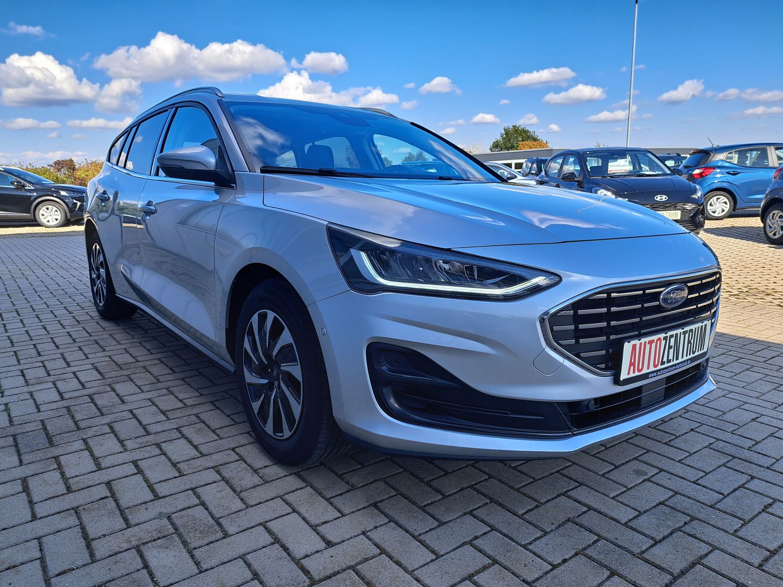 Fahrzeugabbildung Ford Focus Titanium X 1.5 TDCI LED NAVI AUTOMATIK AHK