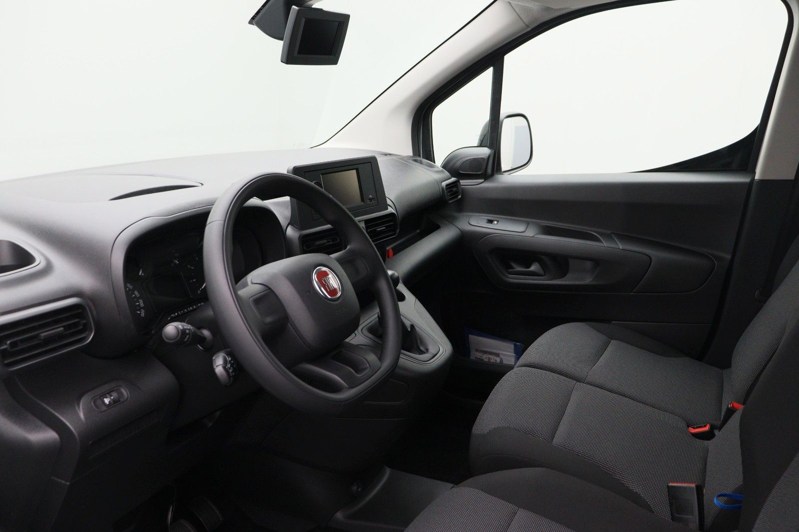 Fahrzeugabbildung Fiat Doblo serie 1 L1 1.5 MT6 Kamera,3 Sitzer,