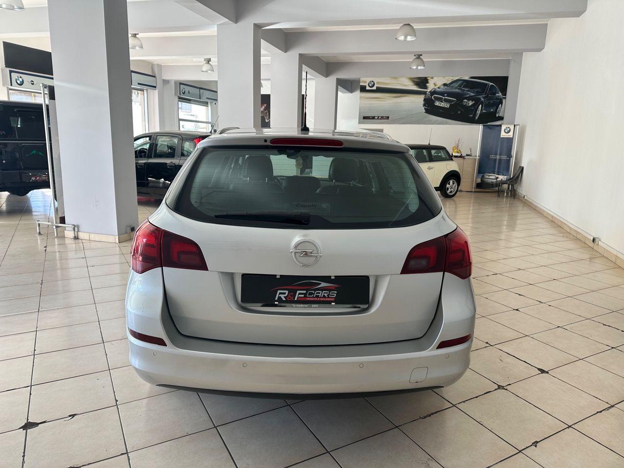 Opel Astra 2012 — photo 6