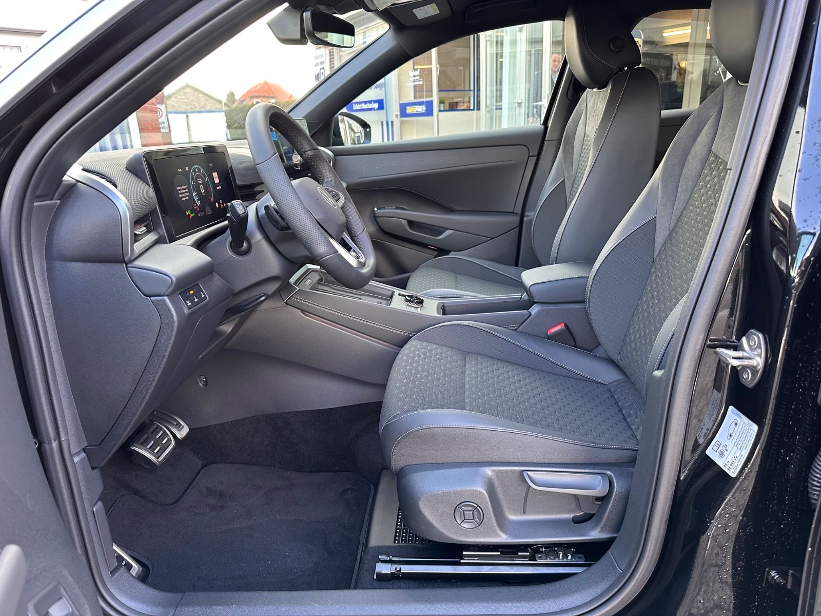 Fahrzeugabbildung Volkswagen T-Roc R Line 1.5 eTSI DSG APP/ACC/AHK/LED/eHeck