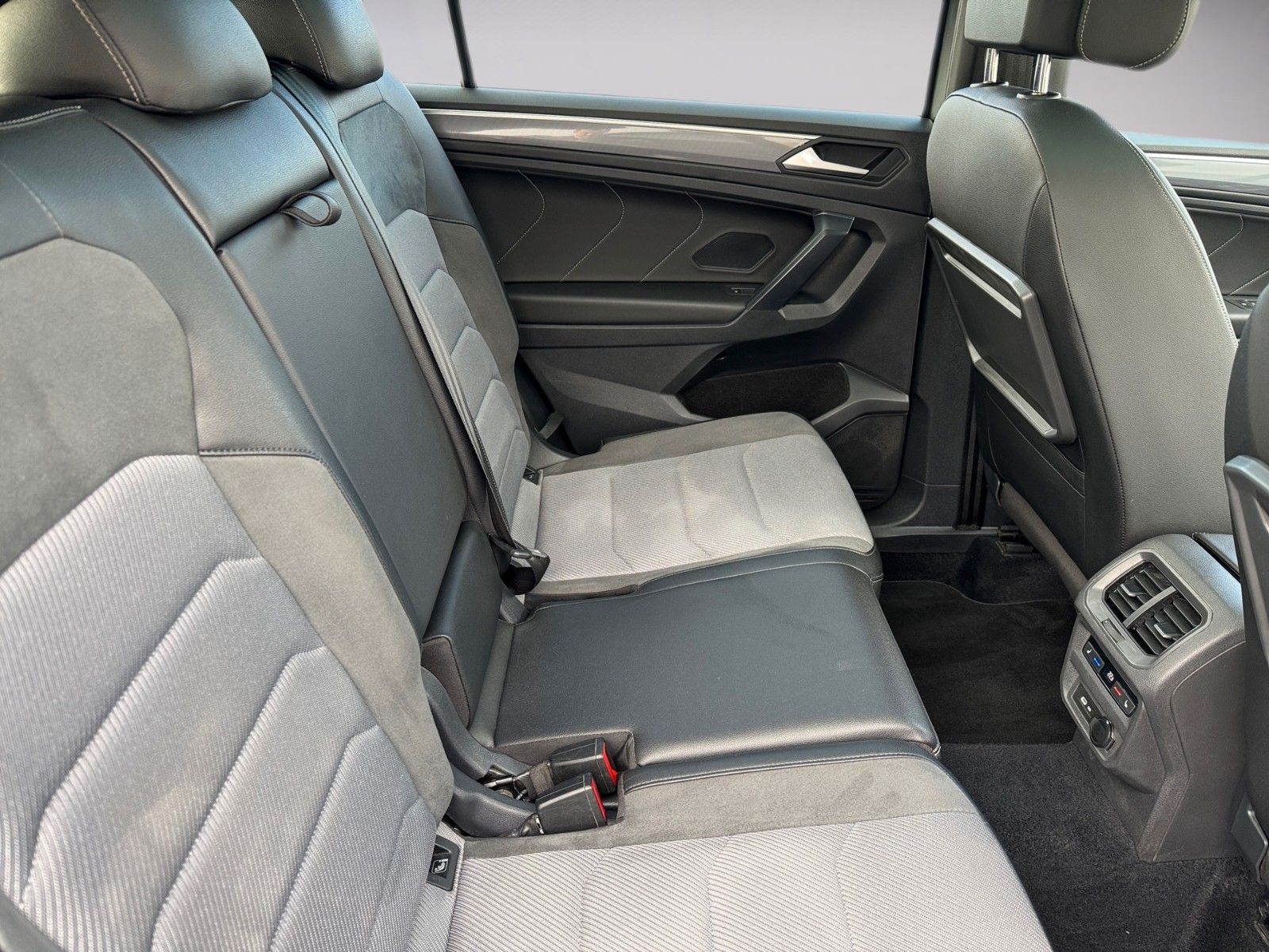 Fahrzeugabbildung Volkswagen Tiguan Allspace 2.0TDI R-Line Highline 4Motion