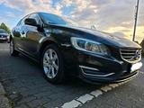 Volvo S60 Summum / 181 PS TÜV 07/2027  Sch... - Volvo S60: Summum
