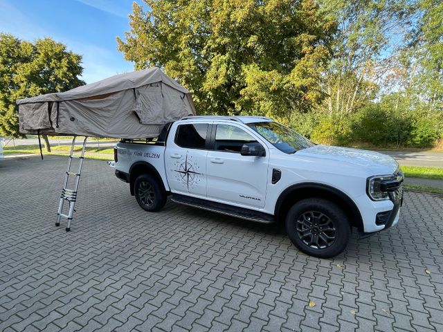 Ford Ranger Wildtrak mit Dachzelt und Laderaumrollo