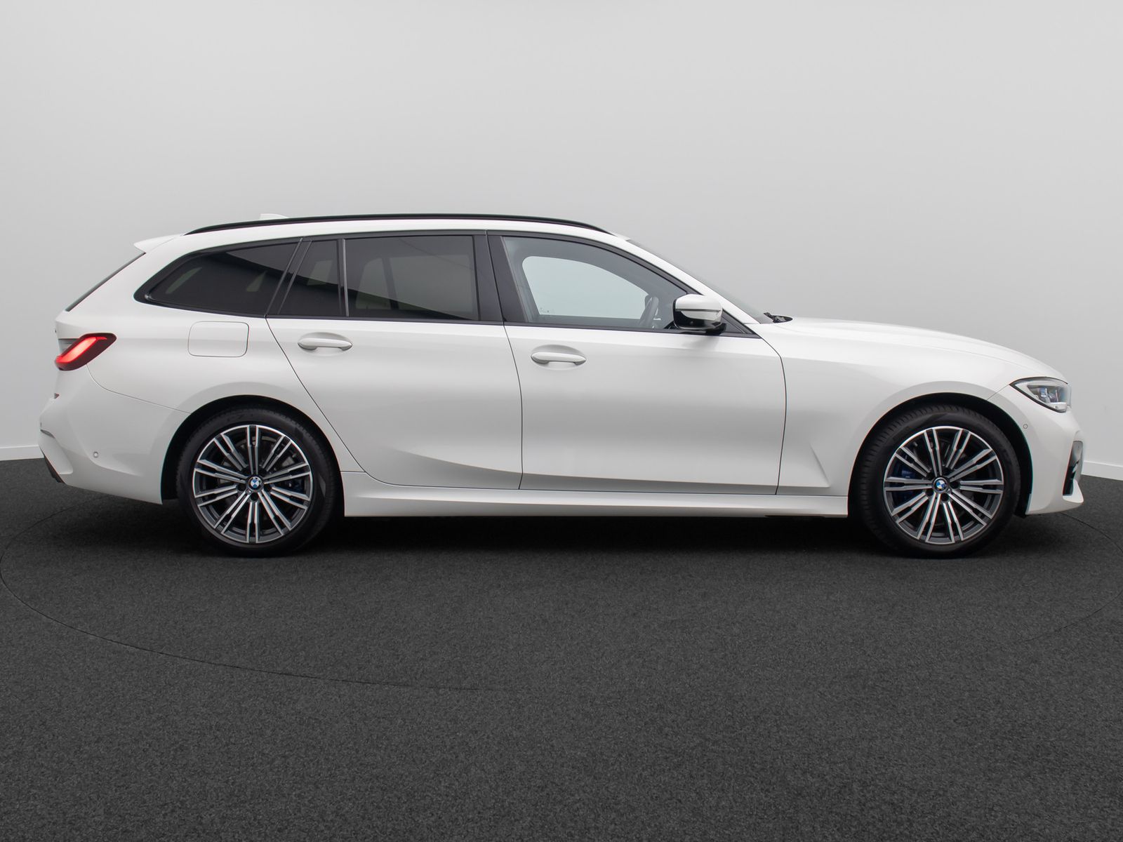 Fahrzeugabbildung BMW 330e xD M Sport 360&deg; Alarm HUD DAB Laser H/K 18"