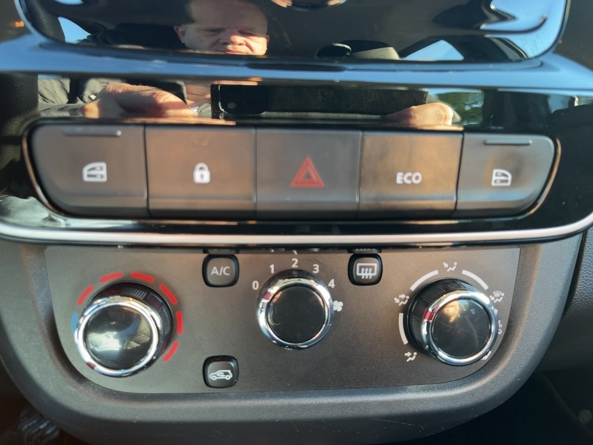 Fahrzeugabbildung Dacia Spring Essential ELEC 45 - mit KI generiert/bearbeitet