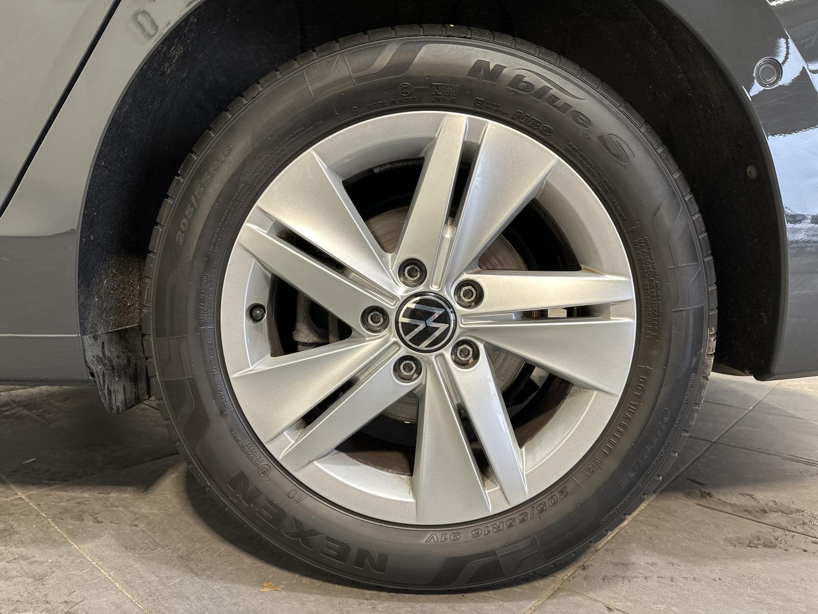 Volkswagen Golf Variant 2.0 TDI DSG Life NAV+LED+KAM+17ZOLL