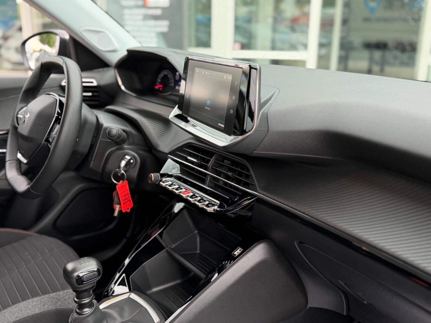 Peugeot 2008 Active Matrix AHK PDC SHZ SpurH