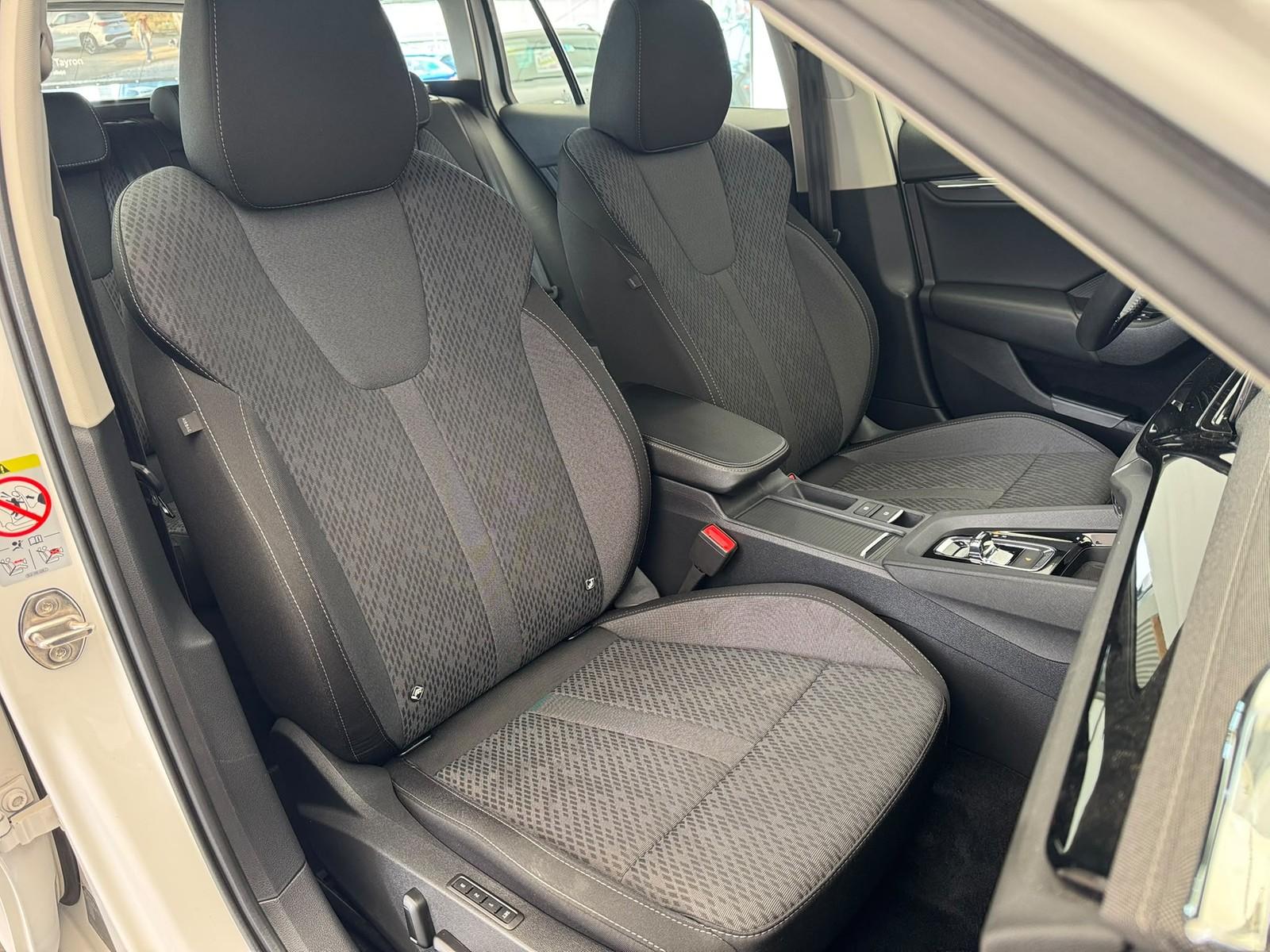 Skoda Octavia Combi 2.0TDI DSG+LED+KEYLESS+APP+PDC+MFL