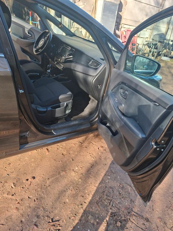Image of Kia Carens