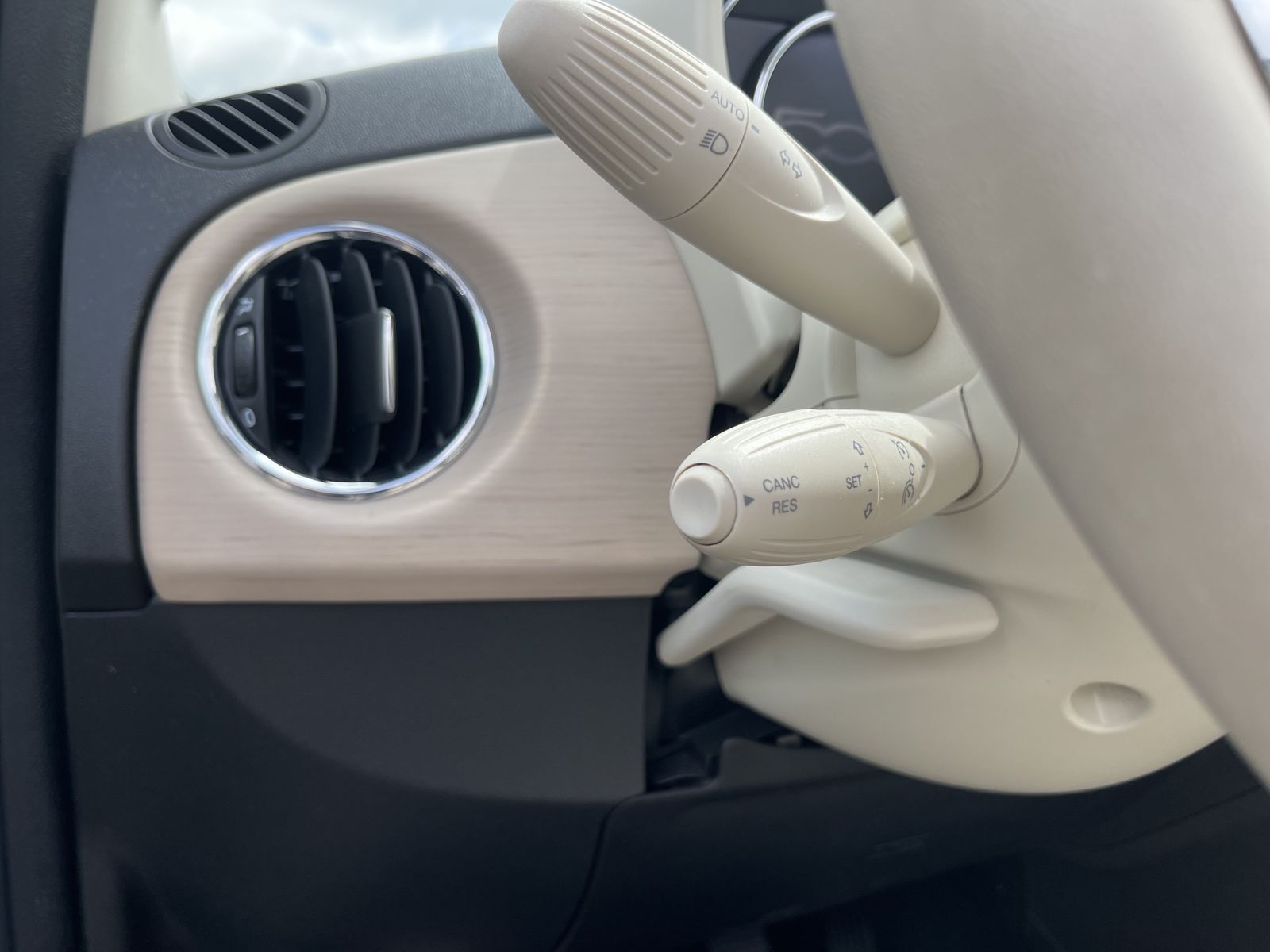 Fahrzeugabbildung Fiat 500C 1.0 GSE Hybrid*DolceVita+Paket*PDC*NavI*