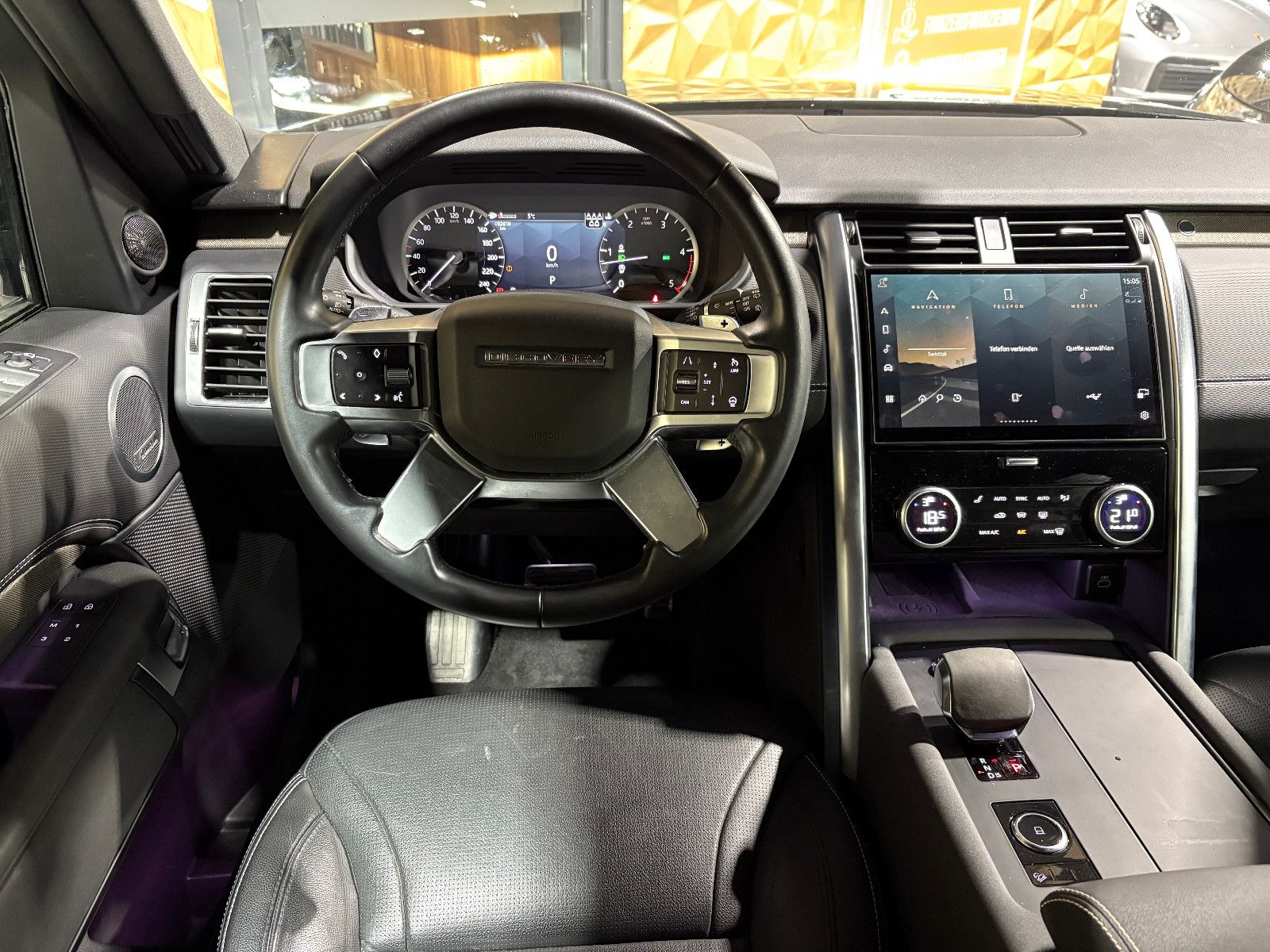 Fahrzeugabbildung Land Rover Discovery 5 R-Dynamic SE AWD/7-SITZER/360''KAM