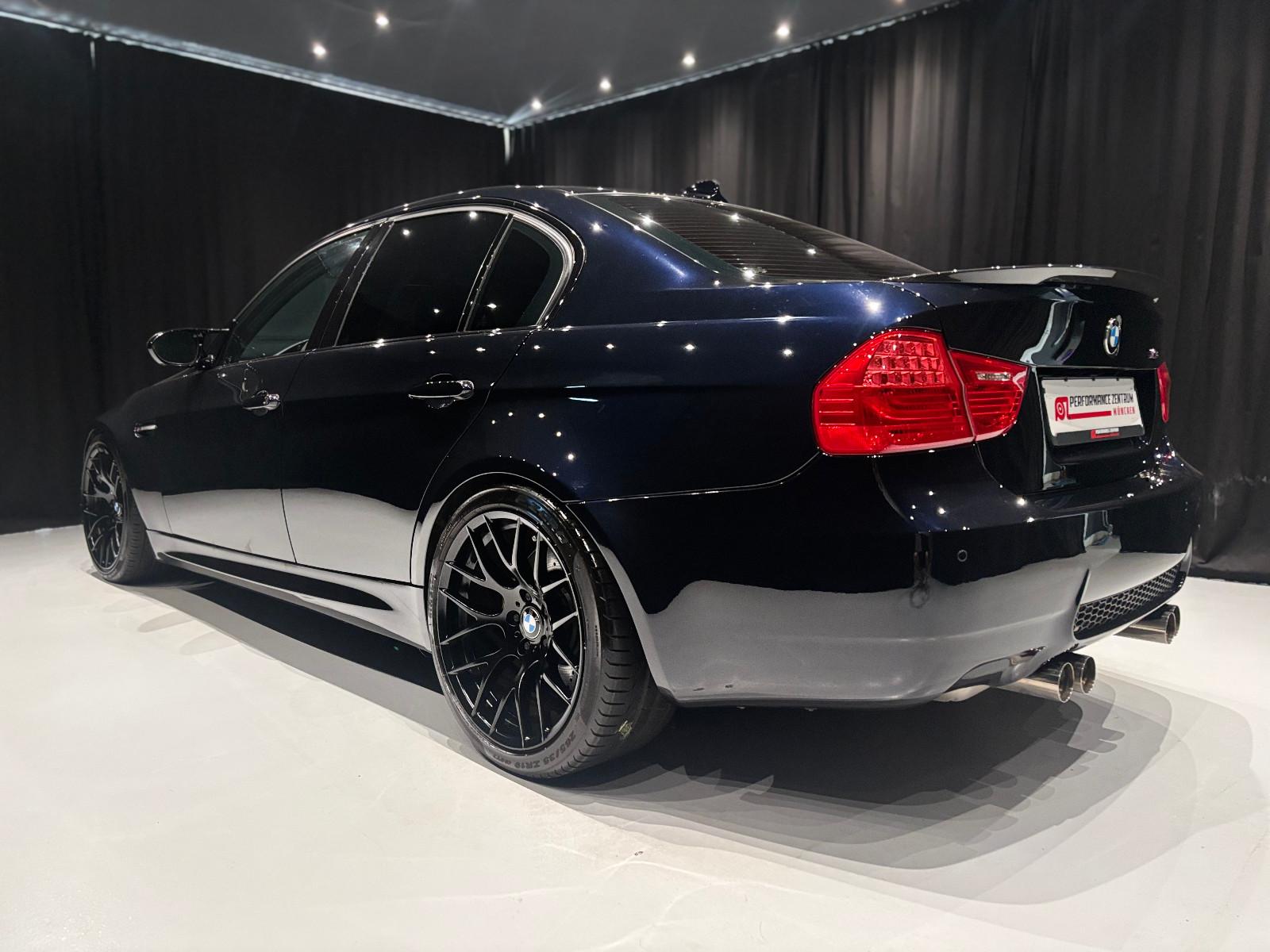 BMW M3 COMPETITION E90 4.0 V8 420ch DKG - ÉCHAPPEMENT M PERFORMANCE - CUIR NOVILLO ROUGE - AUDIO BMW INDIVIDUAL - SUSPENSION EDC - TOIT OUVRANT