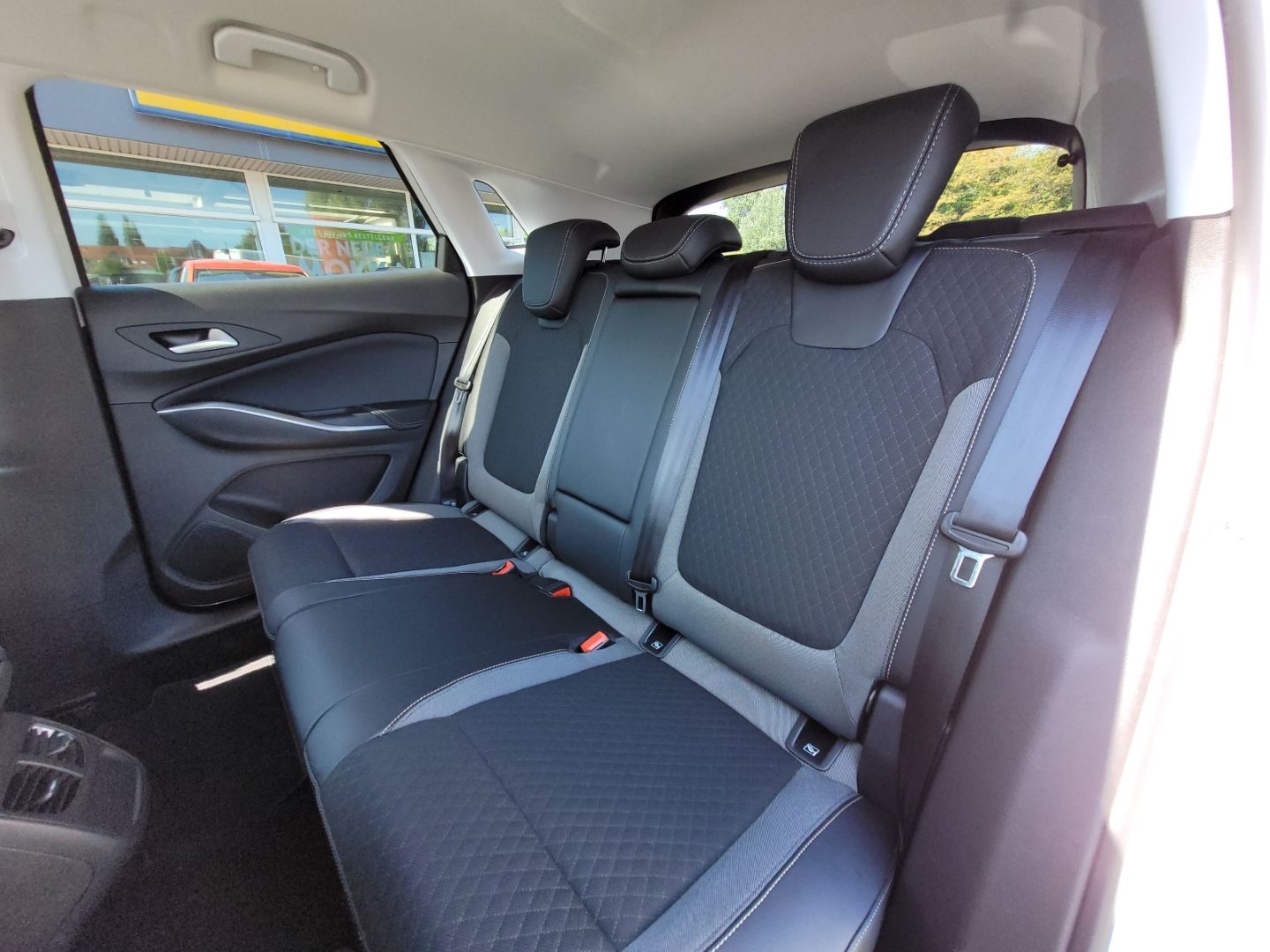 Fahrzeugabbildung Opel Grandland GS Line mit SHZ+LHZ+Kamera+AHK
