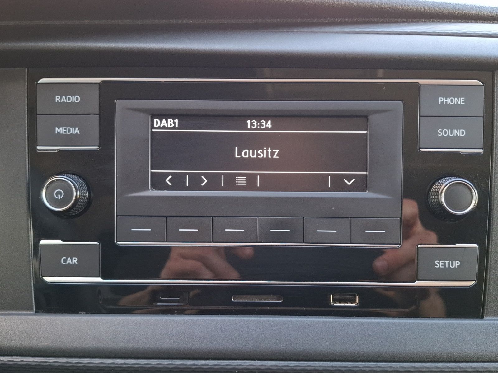 Fahrzeugabbildung Volkswagen T6 Kombi T6.1 TDI DSG 5-Si LED AHK Klima GRA PDC