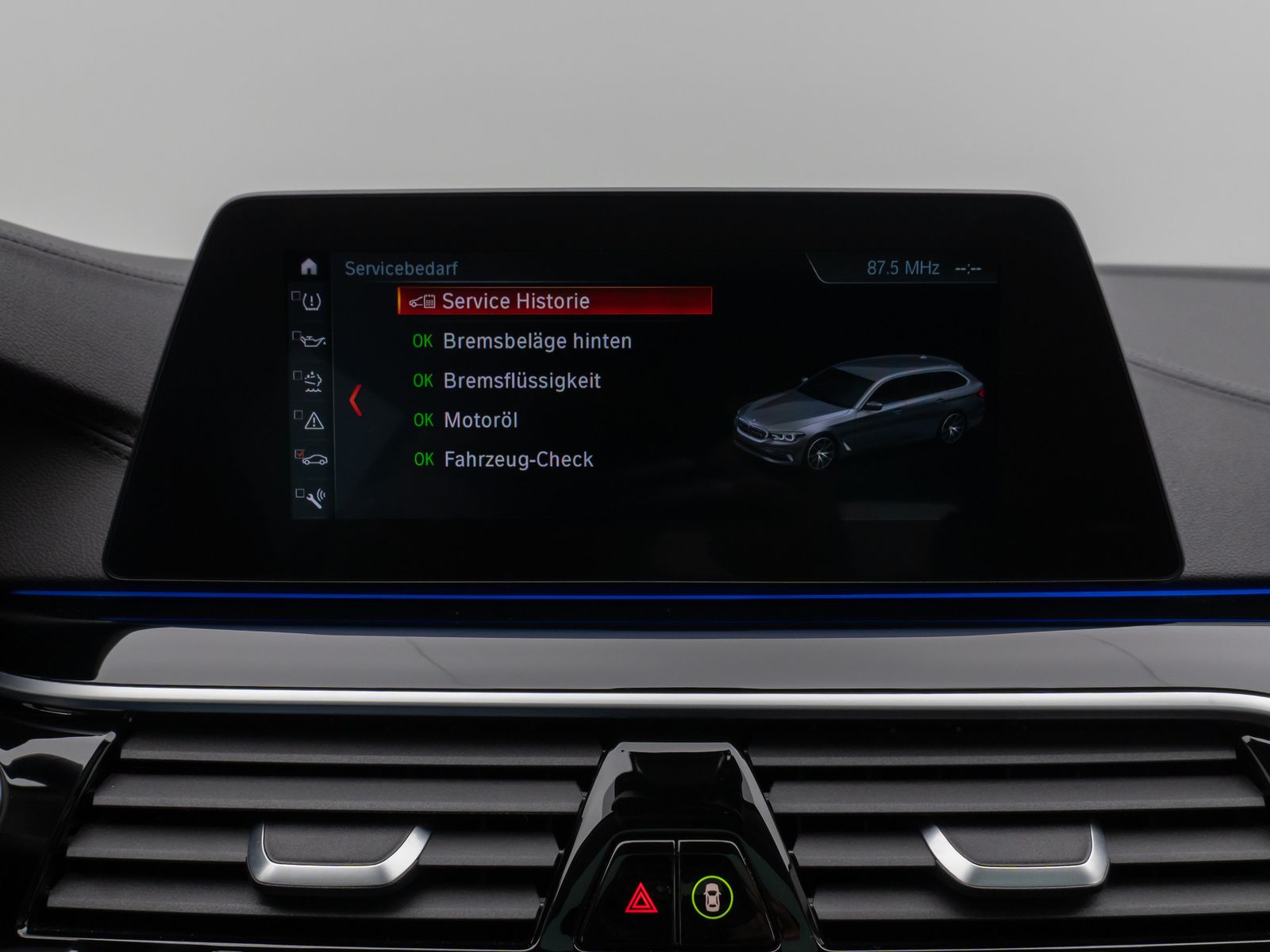 Fahrzeugabbildung BMW 520d Luxury Line Panorama Kamera HUD DAB HiFi