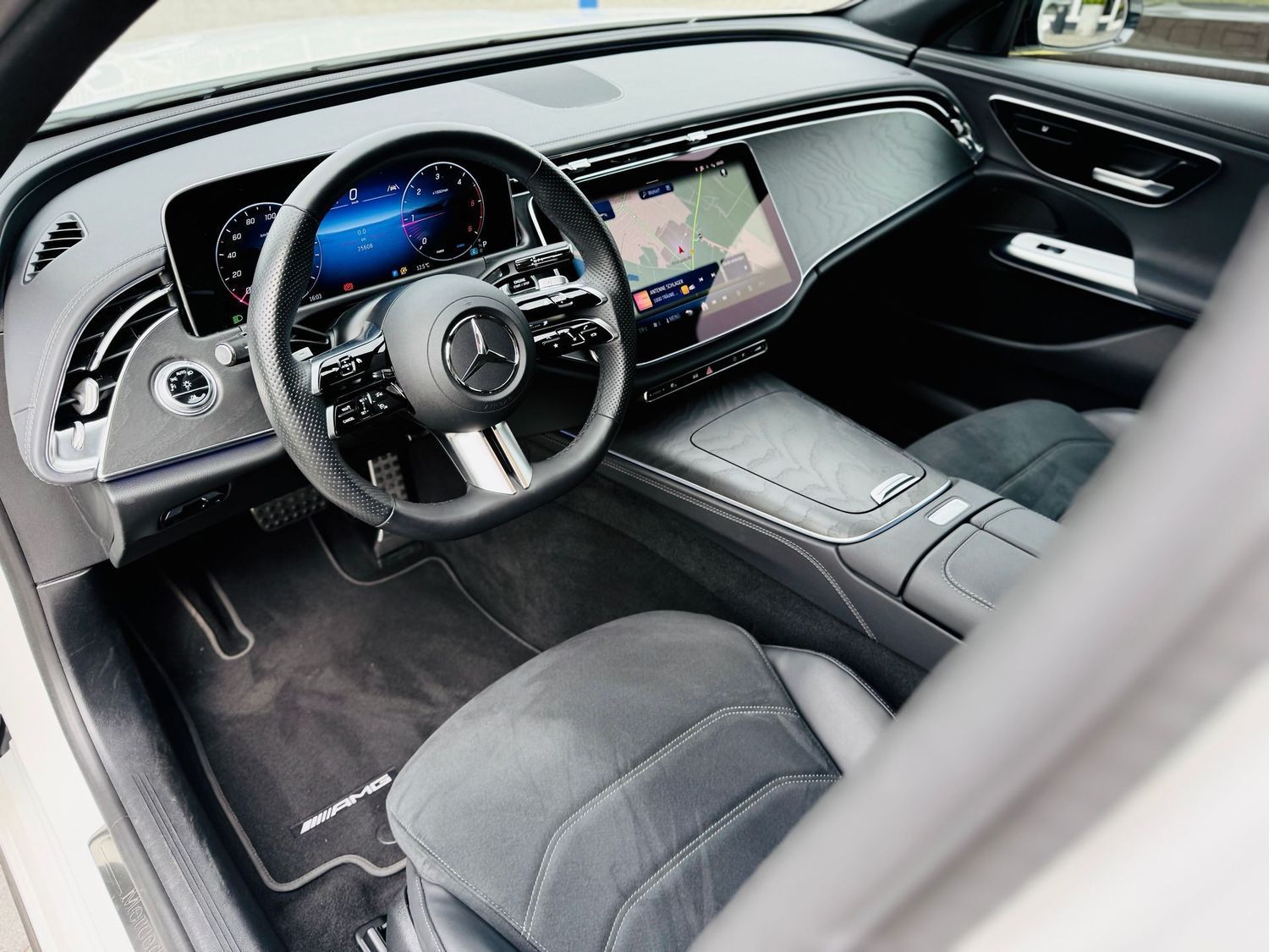 Fahrzeugabbildung Mercedes-Benz E 220 d AMG & NIGHT Paket, Distronic, Totw, LED,