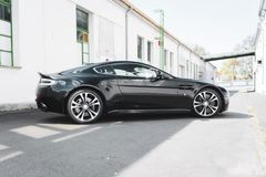 Fahrzeugabbildung Aston Martin V12 Vantage Carbon Black Edition *MwSt / Manual*