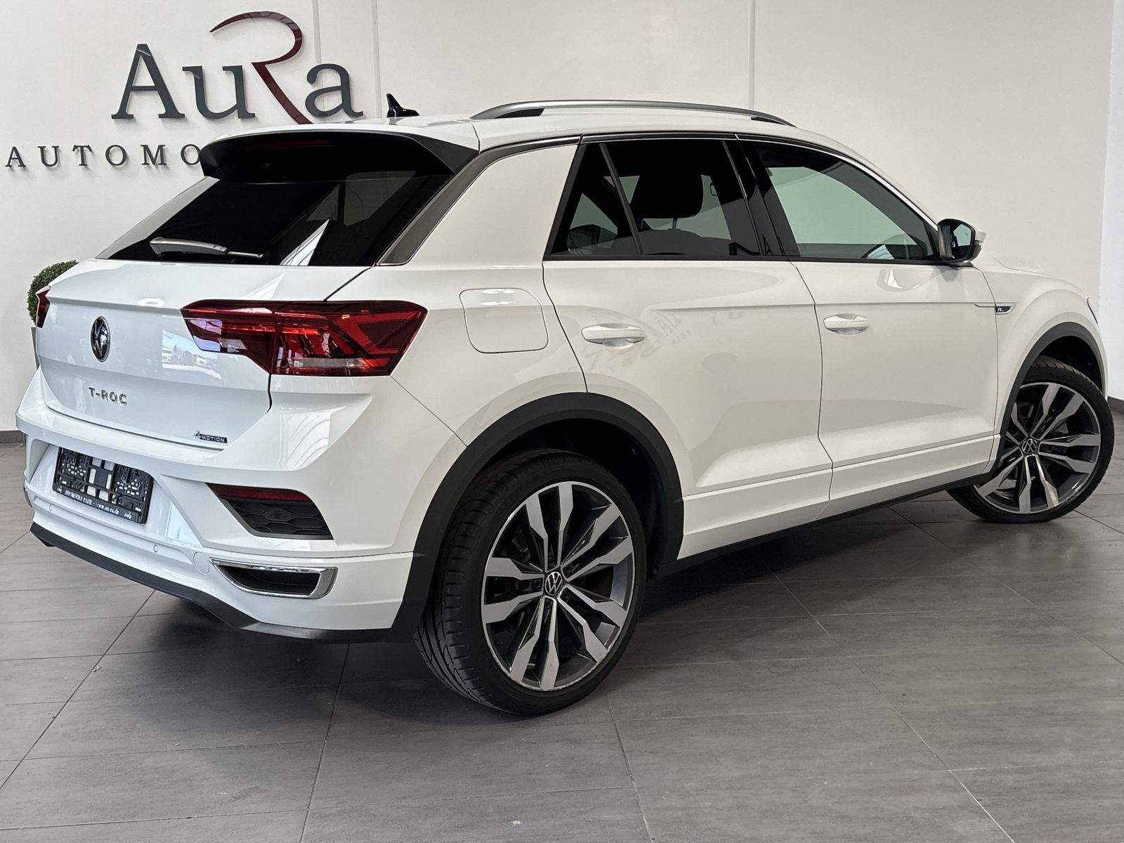 Fahrzeugabbildung Volkswagen T-Roc 2.0 TSI DSG R-Line 4M NAV+LED+ACC+AHK+KAM