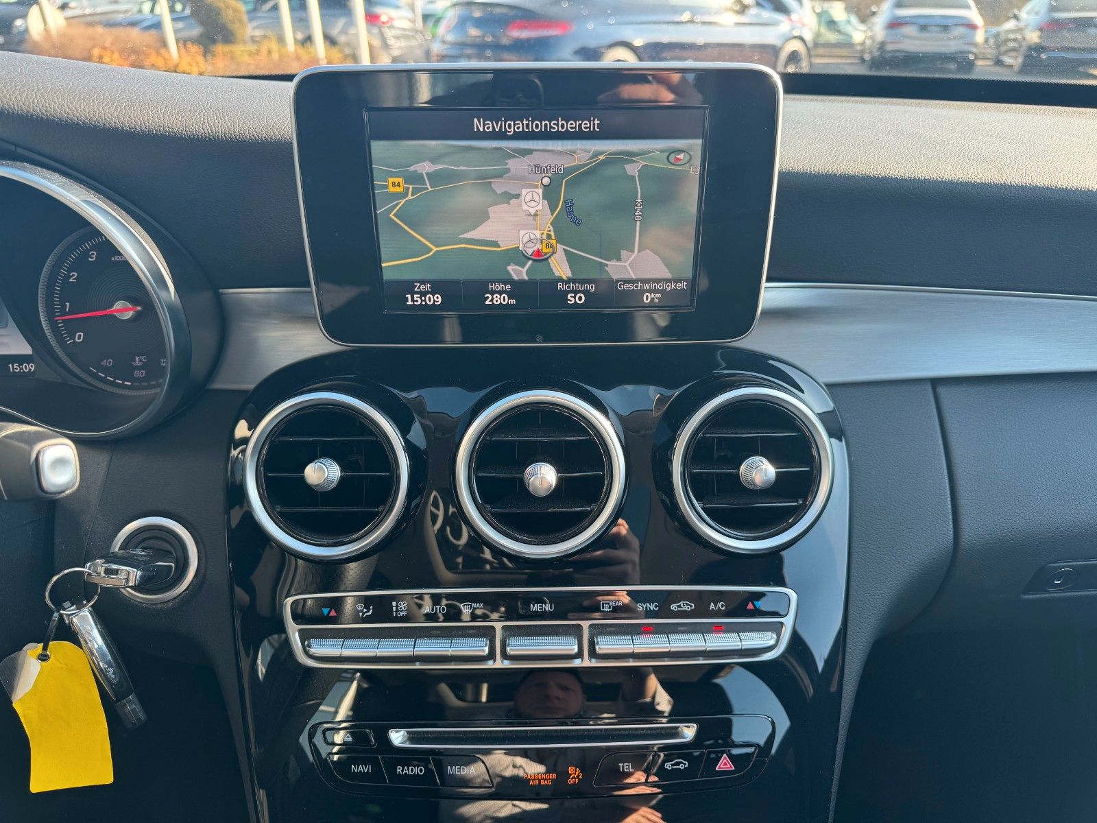 Fahrzeugabbildung Mercedes-Benz C 200 4M Avantgarde+Pano+AHK+Ambiente+LED