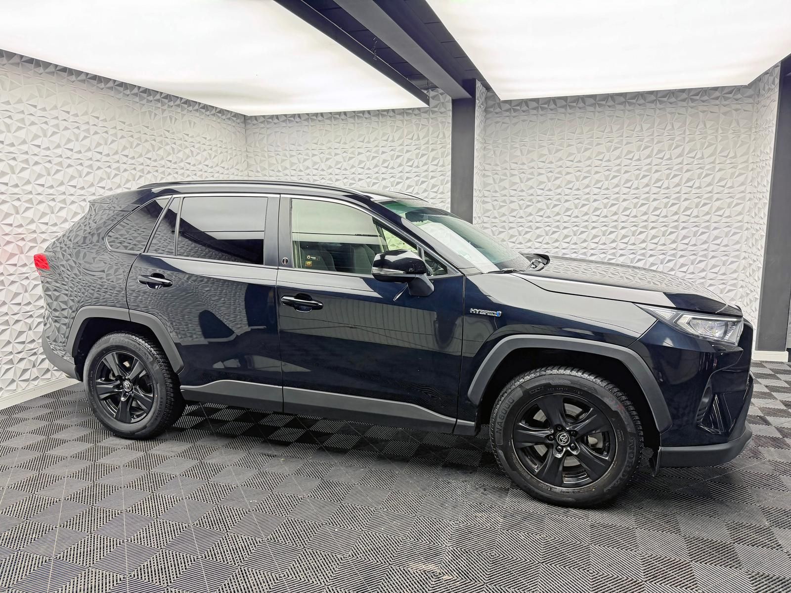 Fahrzeugabbildung Toyota RAV 4 2.5 HYBRID 4x2 BLACK-EDT/AHK/ACC/LED/RCAM