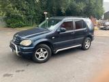 Mercedes-Benz ML 320  LPG 3,5 AHK - blaue Mercedes-Benz ML 320