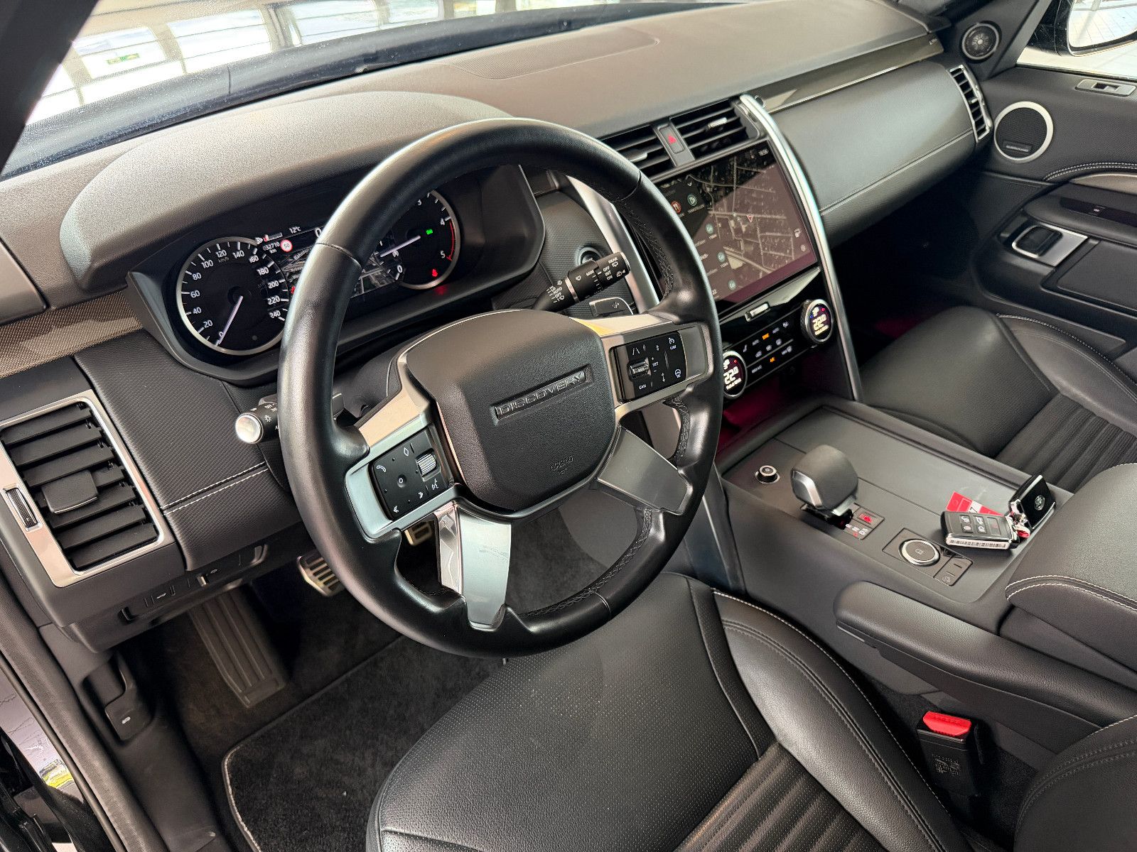 Fahrzeugabbildung Land Rover Discovery 5 R-Dynamic SE AWD/7-SITZER/360''KAM