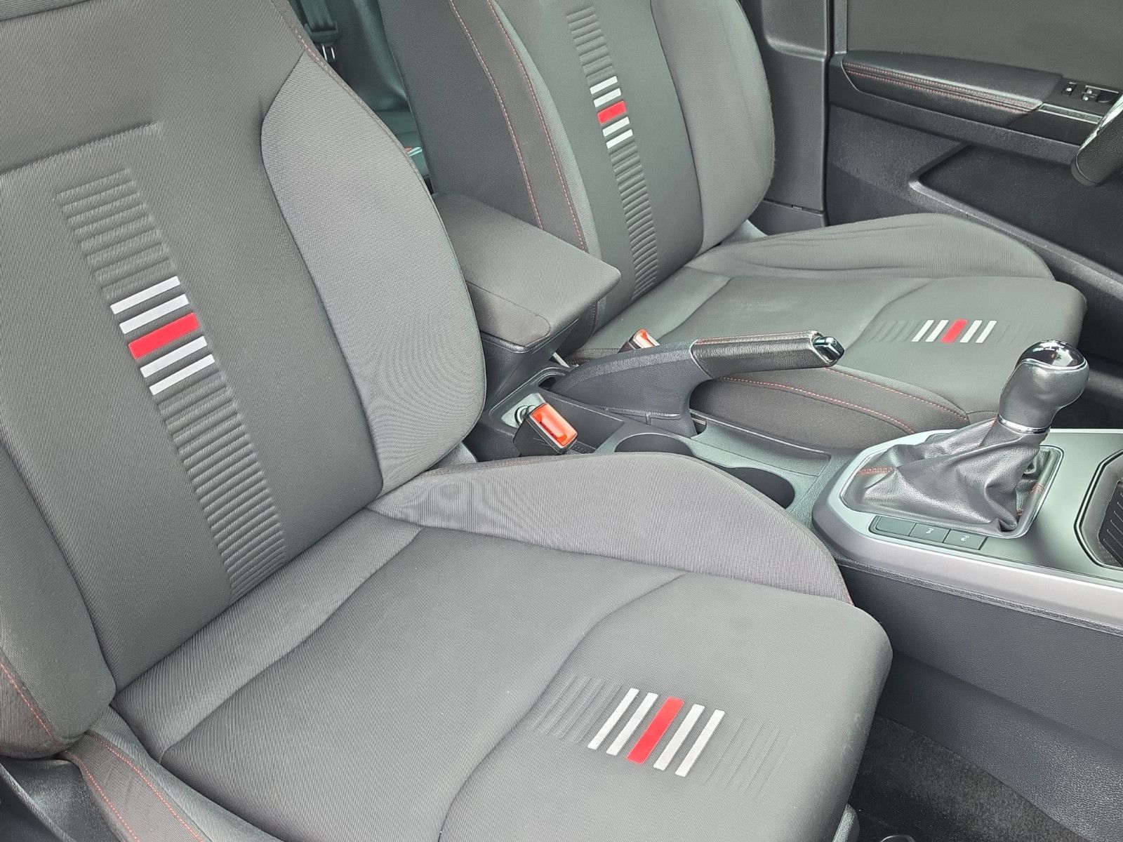 Fahrzeugabbildung SEAT Arona FR PDC SHZ AHK