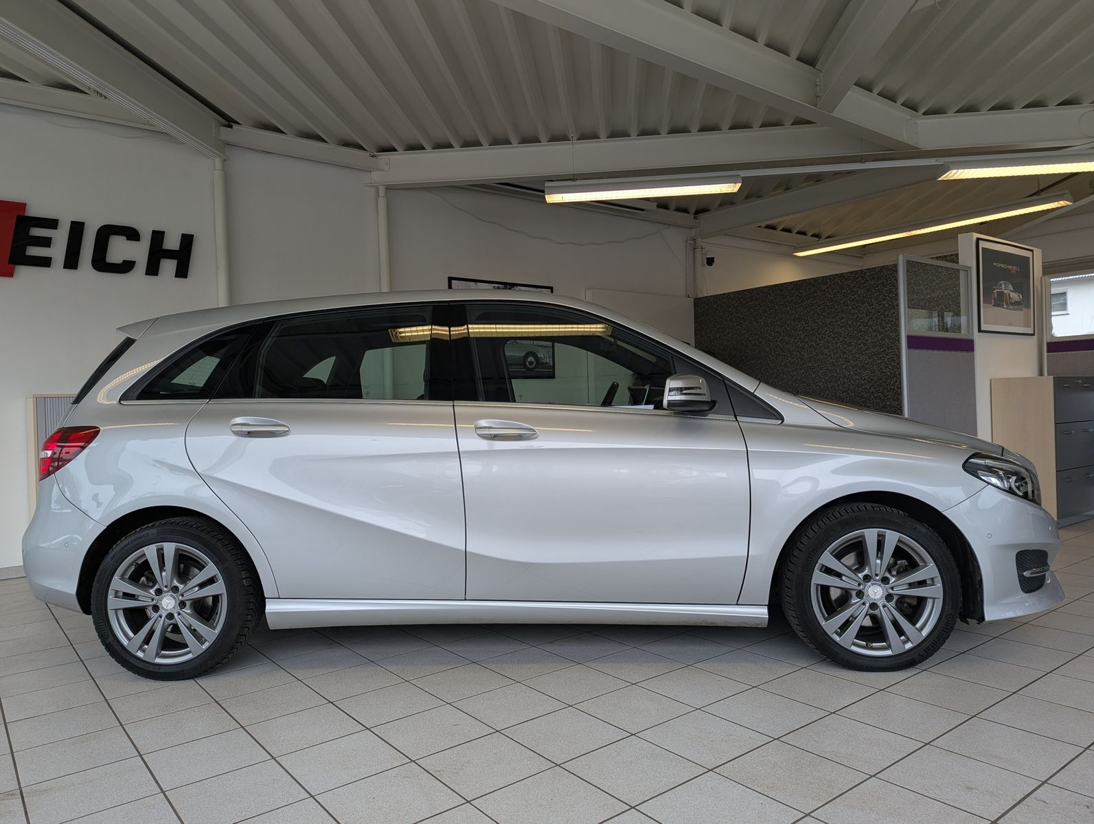 MERCEDES-BENZ B 180 Kamera Panoramadach LED - Image 8