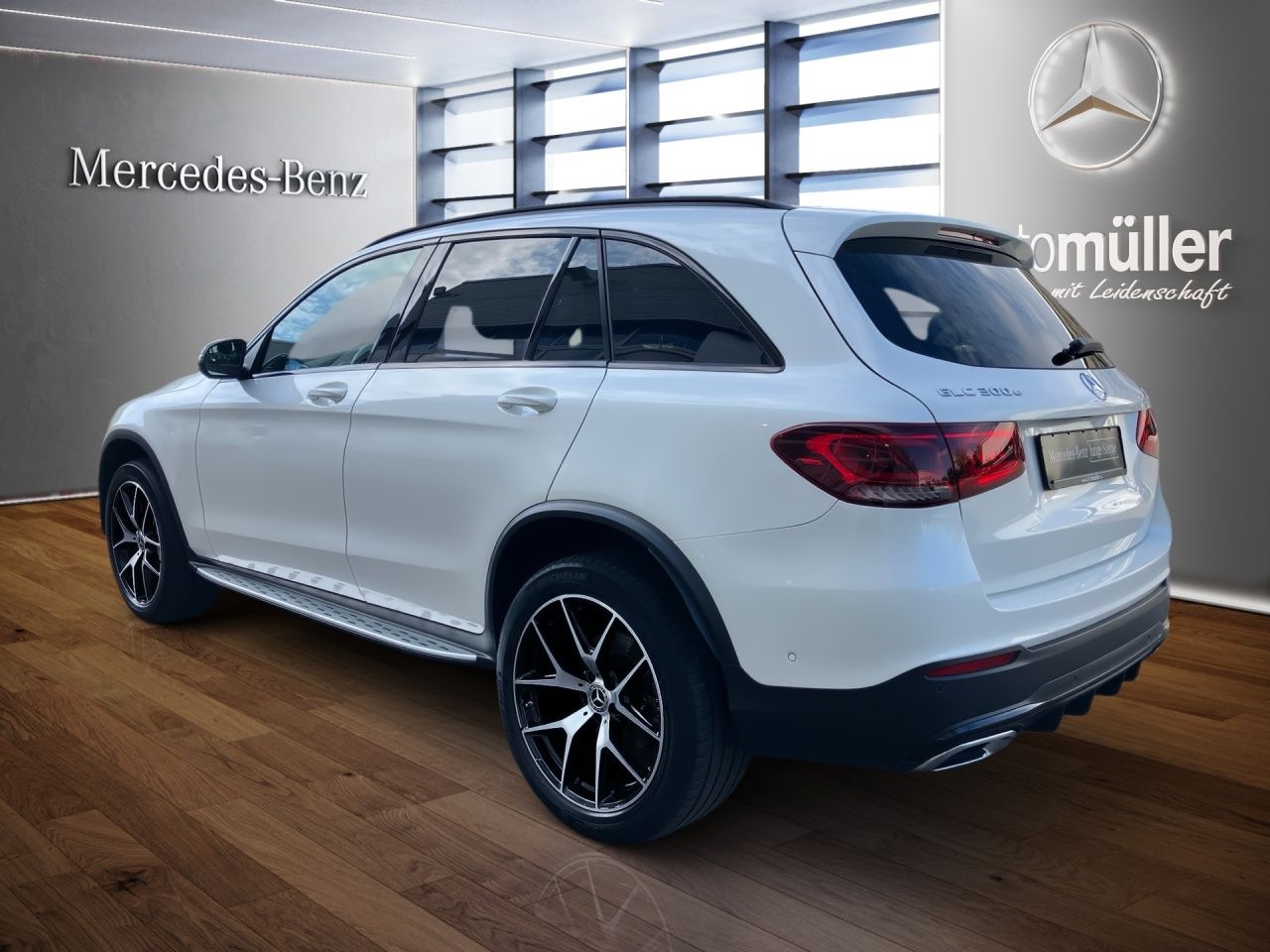 Fahrzeugabbildung Mercedes-Benz GLC 300 e 4M AMG+PANO+NIGHT+MEMORY+STNDHZ+AMBIE+