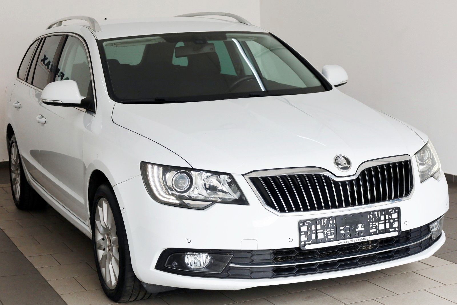 Fahrzeugabbildung SKODA Superb Combi Exclusive 4x4 Navi,Xenon,SH,PDC,+WR