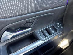 Fahrzeugabbildung Mercedes-Benz GLB 200 7G-DCT "Progressive" PANORAMA NIGHT NAVI