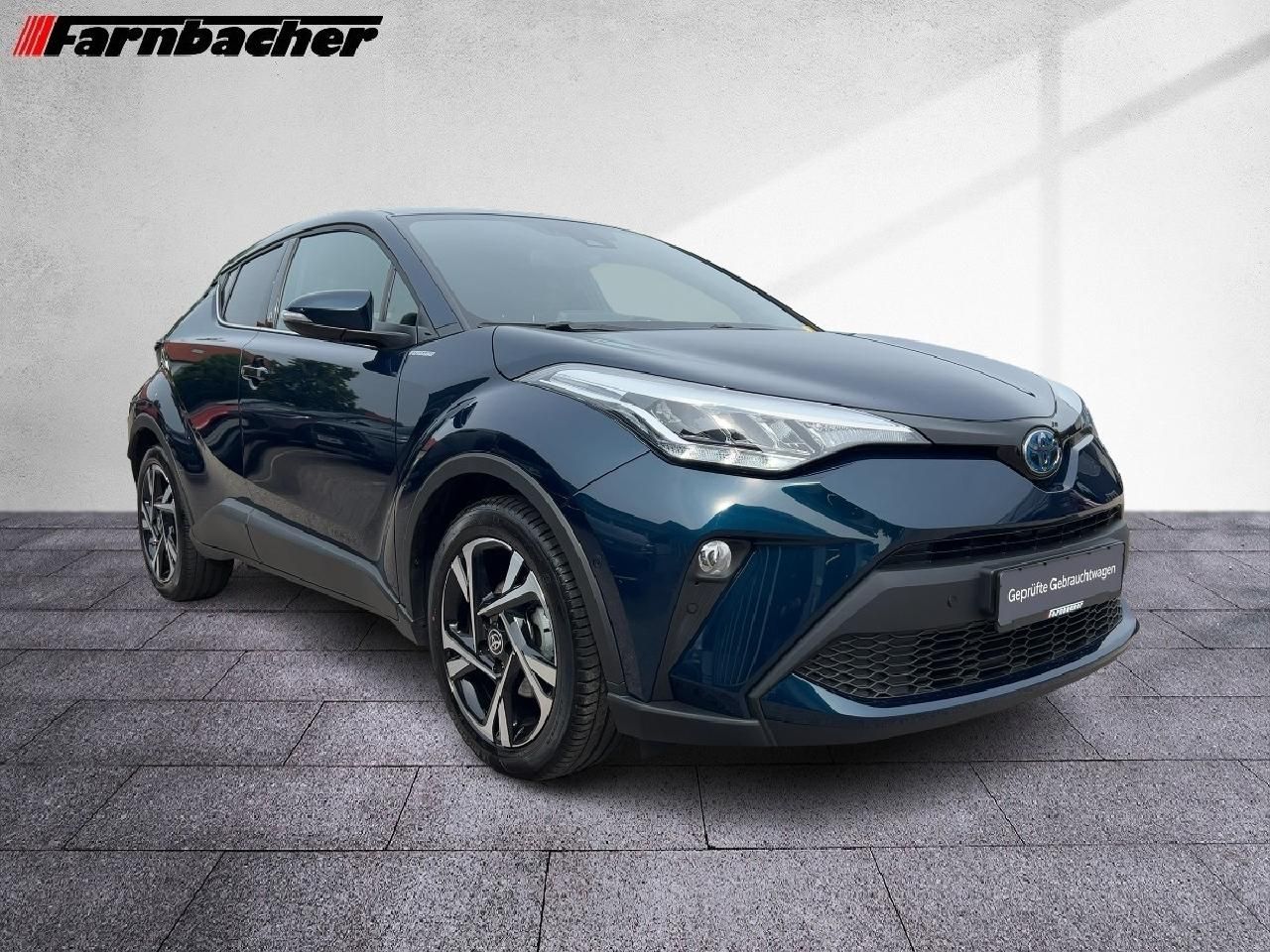 Fahrzeugabbildung Toyota C-HR Hybrid Team D