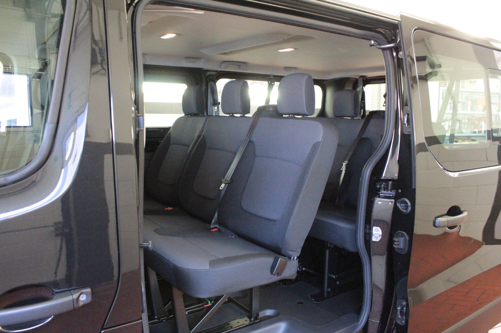 Fahrzeugabbildung Renault Trafic Dci 150 Grdt Evolution *Rollstuhlrampe*