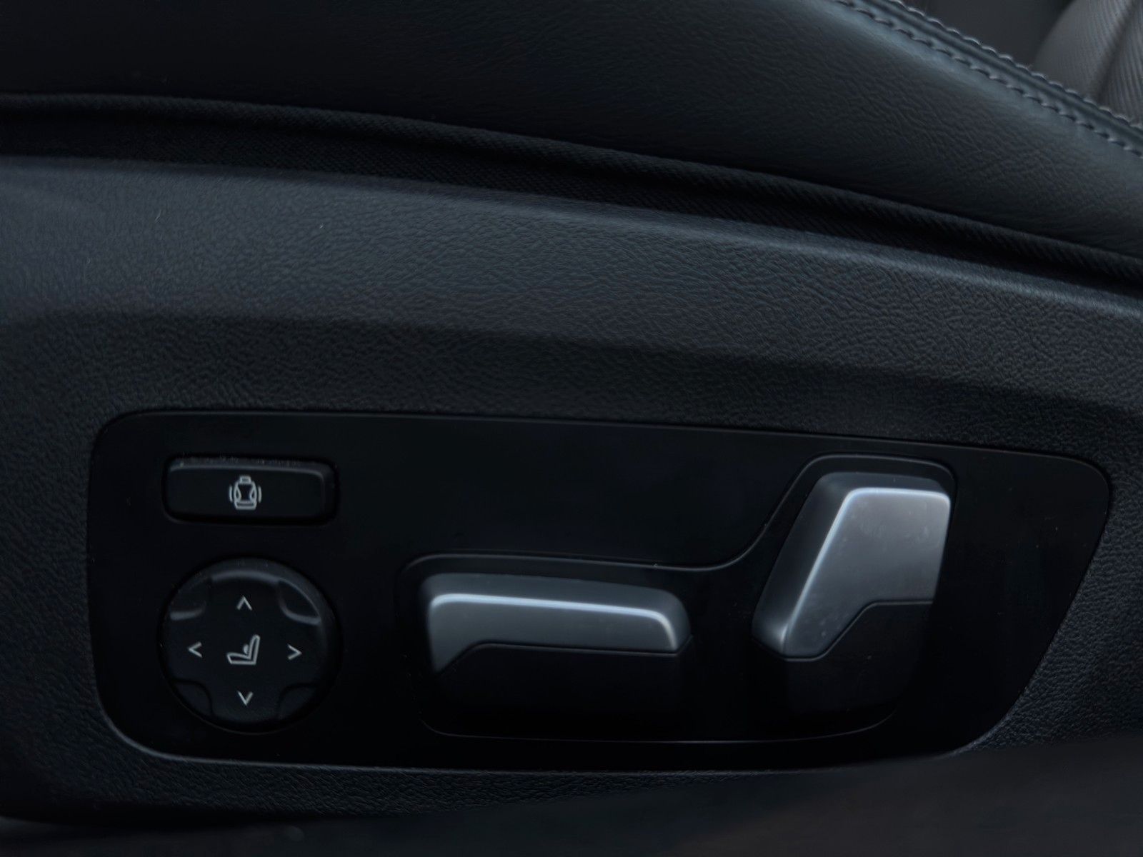 Fahrzeugabbildung BMW M4 Comp. Cabrio xDrive HUD/360°/H&K/Bhz.Lenk