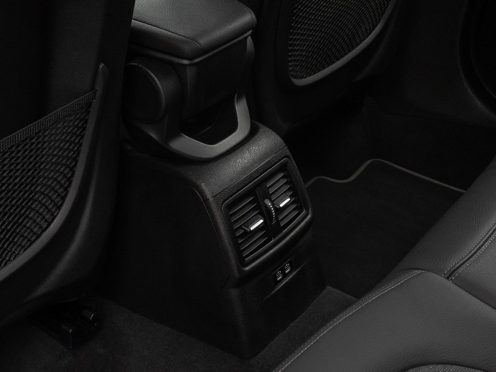 Fahrzeugabbildung BMW X1 sD20i SportLine Kamera HUD DAB HiFi Alarm LED