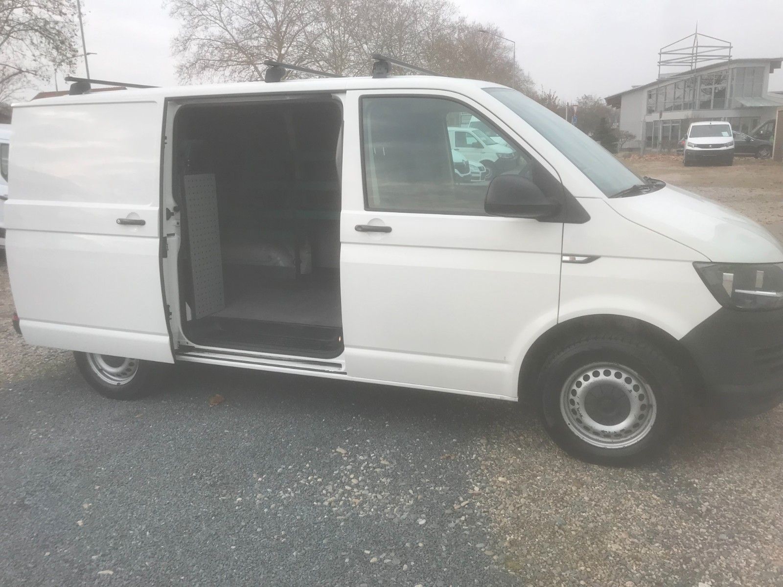 Fahrzeugabbildung Volkswagen T6 Transporter Kasten-Regale,AHK,SHg